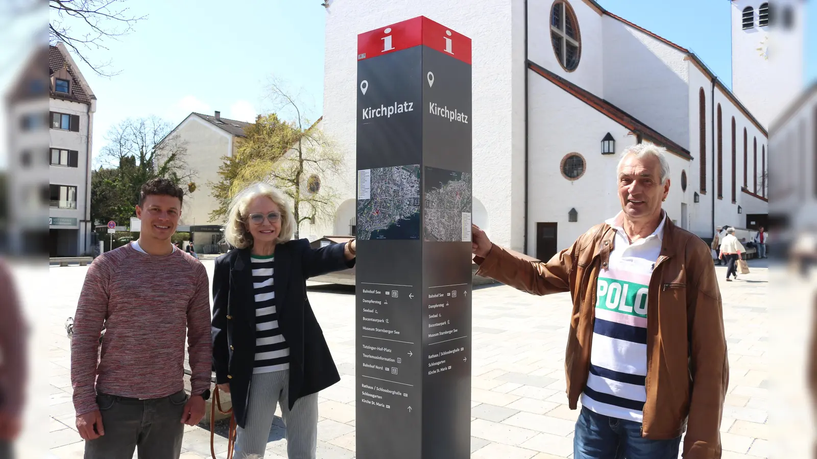 Präsentierten die Stele am Kirchplatz (v.l.): Christian Fries (Amtsleiter Kultur und Öffentlichkeitsarbeit), Angelika Kammerl (Zweite Bürgermeisterin) und Andreas Rachl (Hersteller der Informationsstelen). (Foto: Stadt Starnberg)