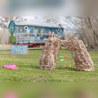 Viel Material hat der Spielbus mit im Gepäck. Ball- und Bewegungsspiele warten auf die Kinder und auch seine Geschicklichkeit kann man unter Beweis stellen. (F.: Benjamin Hilbig)