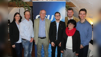 Der neu gewählte Vorstand: Daniela Staltmayr (Beisitzerin), Johann Staltmayr, Günther Stangenberg (Beisitzer), Georg Guggemos, CSU-Kreisrat Peter Ostenrieder (Wahlleiter), Sonja Rohrmoser (Beisitzerin) und Julius Ferg (von links). (Foto: CSU Wessobrunn)