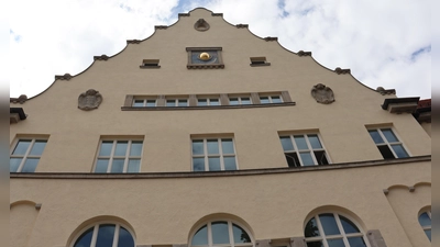 Auch an das Schicksal ehemaliger Schüler des Maximiliansgymnasiums wird in der Veranstaltung erinnert.  (Foto: mha)