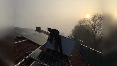 Investition in die Zukunft: In Glonn entschieden sich im Rahmen der Nachfragebündelung 28 Interessenten für eine eigene PV-Anlage. (Foto: NEAG)