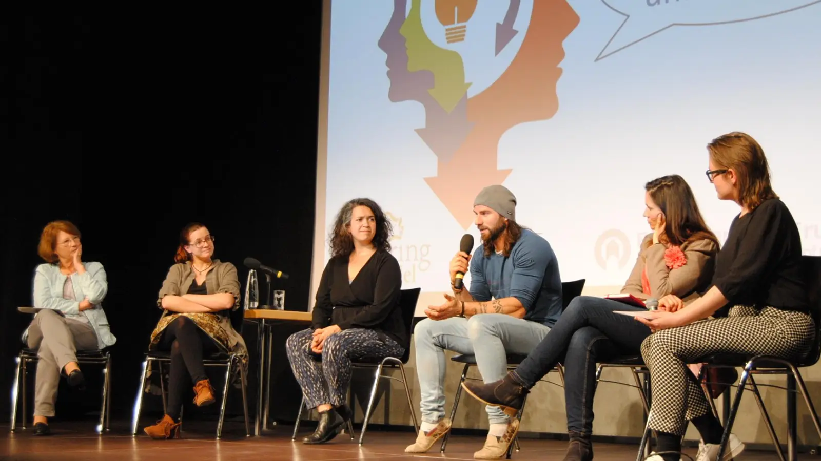 Impression vom Podium Zukunftsgespräche 2019 zum Thema Lebensmittelverschwendung. (Foto: Trudering im Wandel)