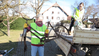 Der Unrat wurde in Containern gesammelt. (Foto: Gartenbauverein Allach-Untermenzing e.V.)