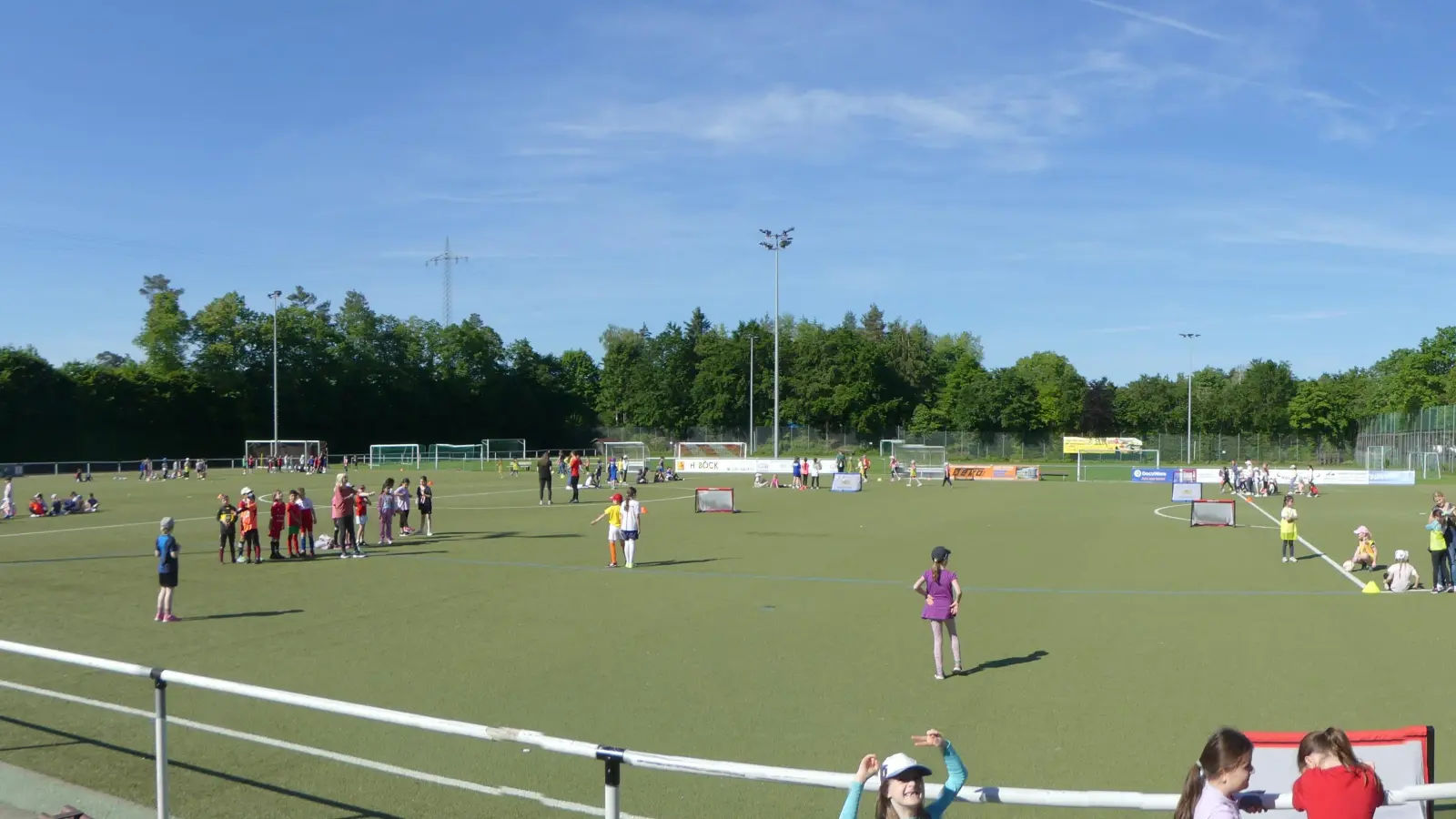 Die Kirchenschule veranstaltete auch dieses Jahr wieder ein Fußballturnier mit der gesamten Schule. (Foto: Kirchenschule Germering)