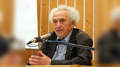 Max Mannheimer erzählte in der Montessorischule, was er als Opfer der NS-Täter erlebte. (Foto: job)