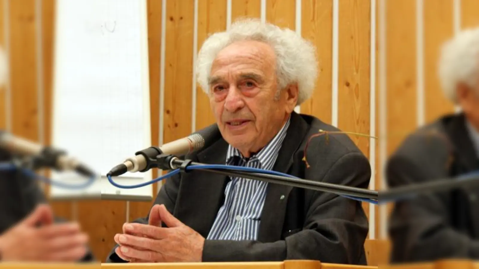 Max Mannheimer erzählte in der Montessorischule, was er als Opfer der NS-Täter erlebte. (Foto: job)