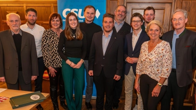 (V.l.n.r) Peter Kellner (Senioren Ortsvorsitzender), Horst Plasan (neuer Beisitzer), Marianne Hellhuber (Beisitzer), Veronika Hellhuber (Digitalbeauftragte), Alexander Löher (Stellv. Ortsvorsitzender CSU), Ben Wegscheider (neuer Ortsvorsitzender), Andi Giese (Stellv. Ortsvorsitzender), Dr. Niklas Müller (Schatzmeister), Simon Forster (neuer Beisitzer), Gabi Schönwälder (Frauen Union Ortsvorsitzende), Prof. Paolo Brenner (Stellv. Vorsitzender) (Foto: CSU)