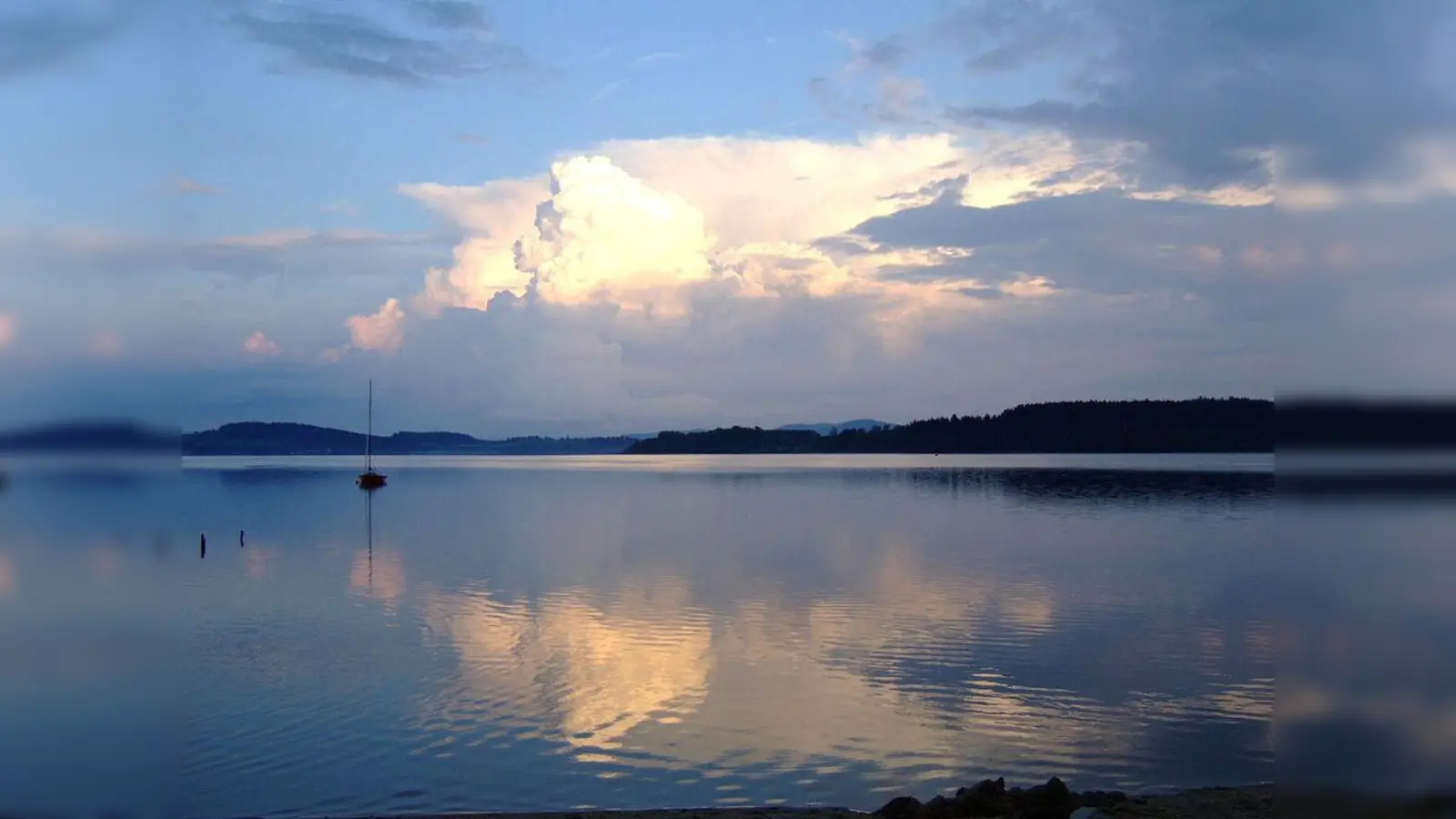 Der Stausee Lipno liegt im Südwesten der Tschechischen Republik. (Foto: Leonce49, CC BY-SA 2.0 de)