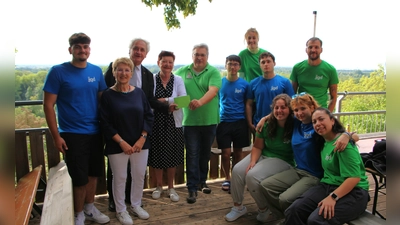 Landrat Helmut Petz wünscht den Jugendlichen eine spannende Zeit im Landkreis Freising.<br>  (Foto: LRA Freising)