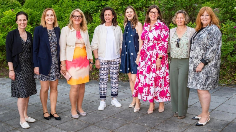 Hatten Grund zum Feiern: Marlen Pickelmann, Elisabeth van de Grampel, Katja Fohrmann, Ministerin Dr. Ute Eiling-Hütig, Victoria Gadilhe, Silke Gadilhe, Johanna Frühauf und Ute Nicolaisen-März. (Foto: privat)