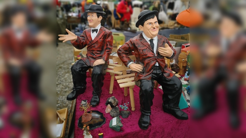 Auf dem Flohmarkt in der Eschenpassage kann man Kurioses und Nützliches finden. (Foto: Michael Anft)