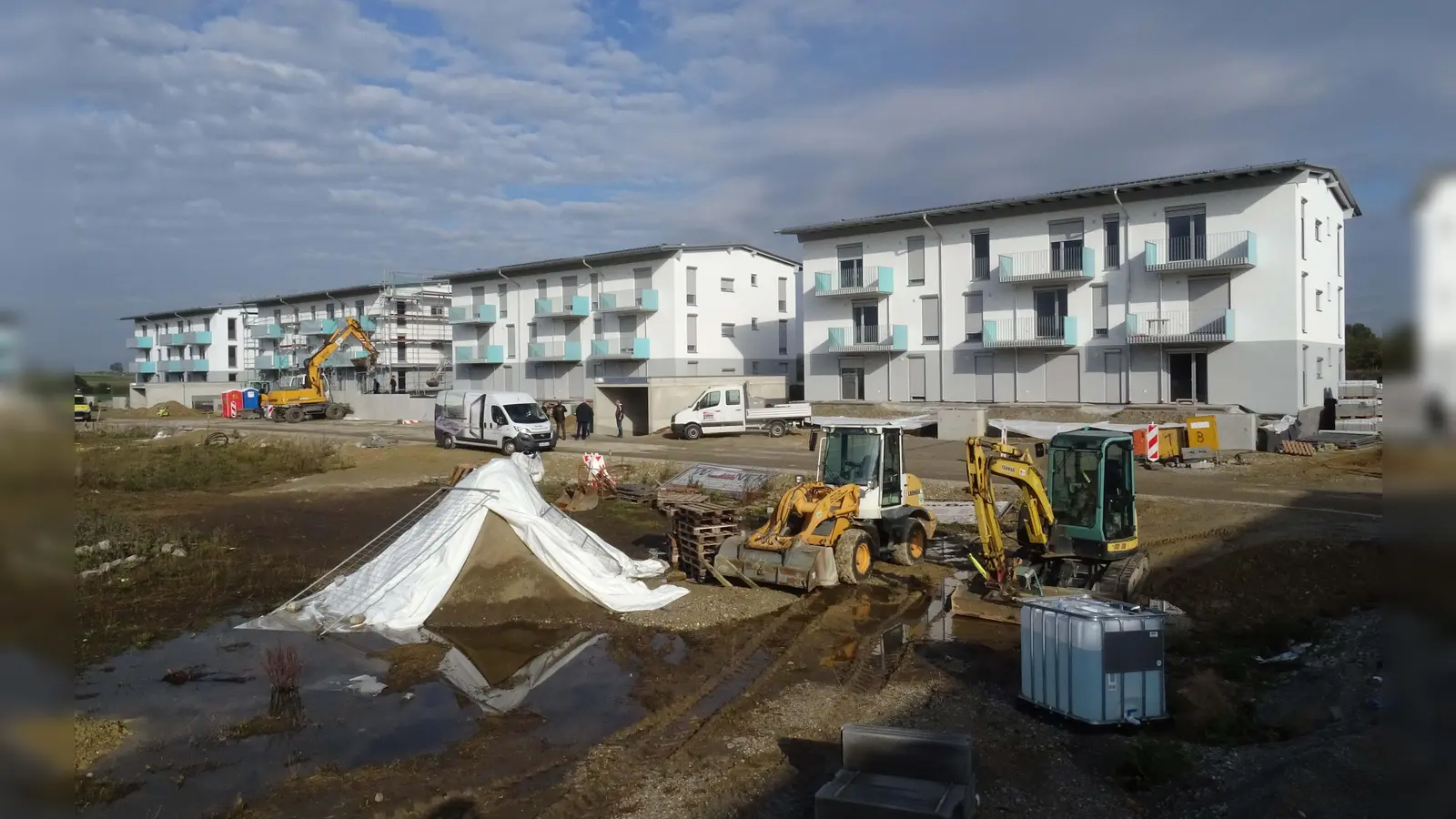 Mehrere Baukörper, die auf Tiefgaragen stehen, vermeiden den Eindruck von Mietskasernen. Zug um Zug werden die Wohnanlagen jetzt fertig gestellt.  (Foto: kw )