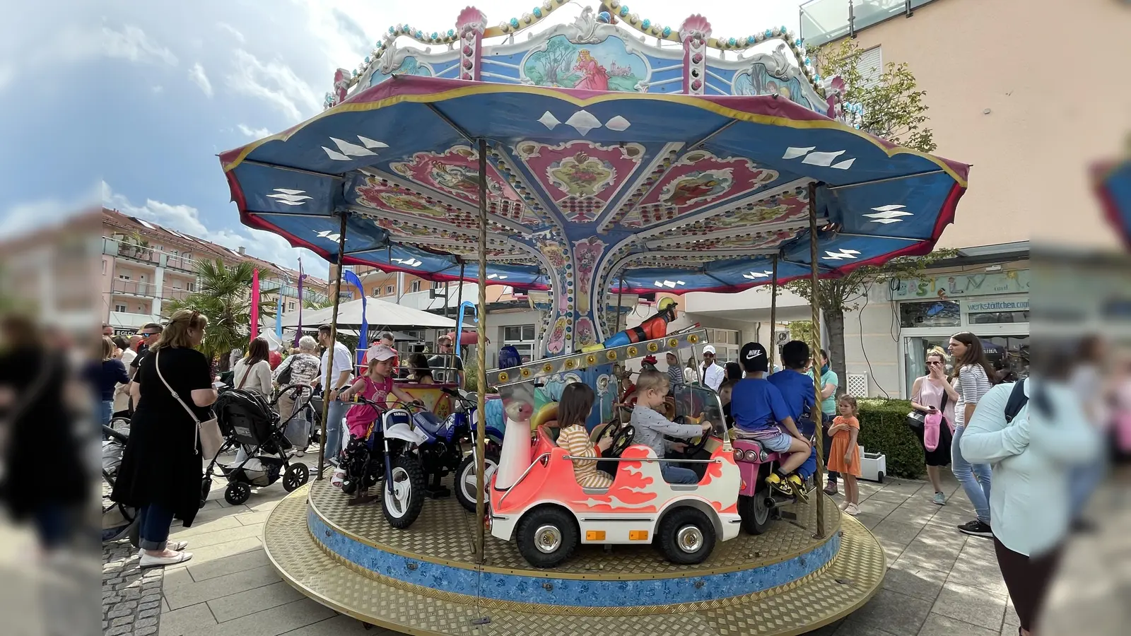 Für die Kinder wird am Marktsonntag ein Karussell aufgebaut.  (Foto: pst)