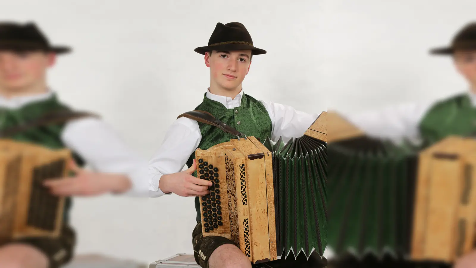 Wie immer ganz allein wird der Obermenzinger Sebastian Neumaier mit der Ziach aufspielen.  (Foto: VA)