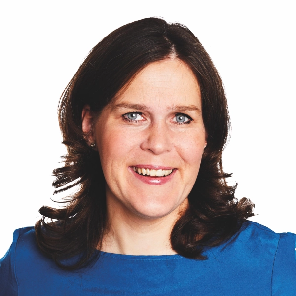Verena Dietl, Münchens Dritte Bürgermeisterin, freut sich über den Beschluss des Stadtrats, die Freisportanlage zu modernisieren. (Foto: susieknoll)