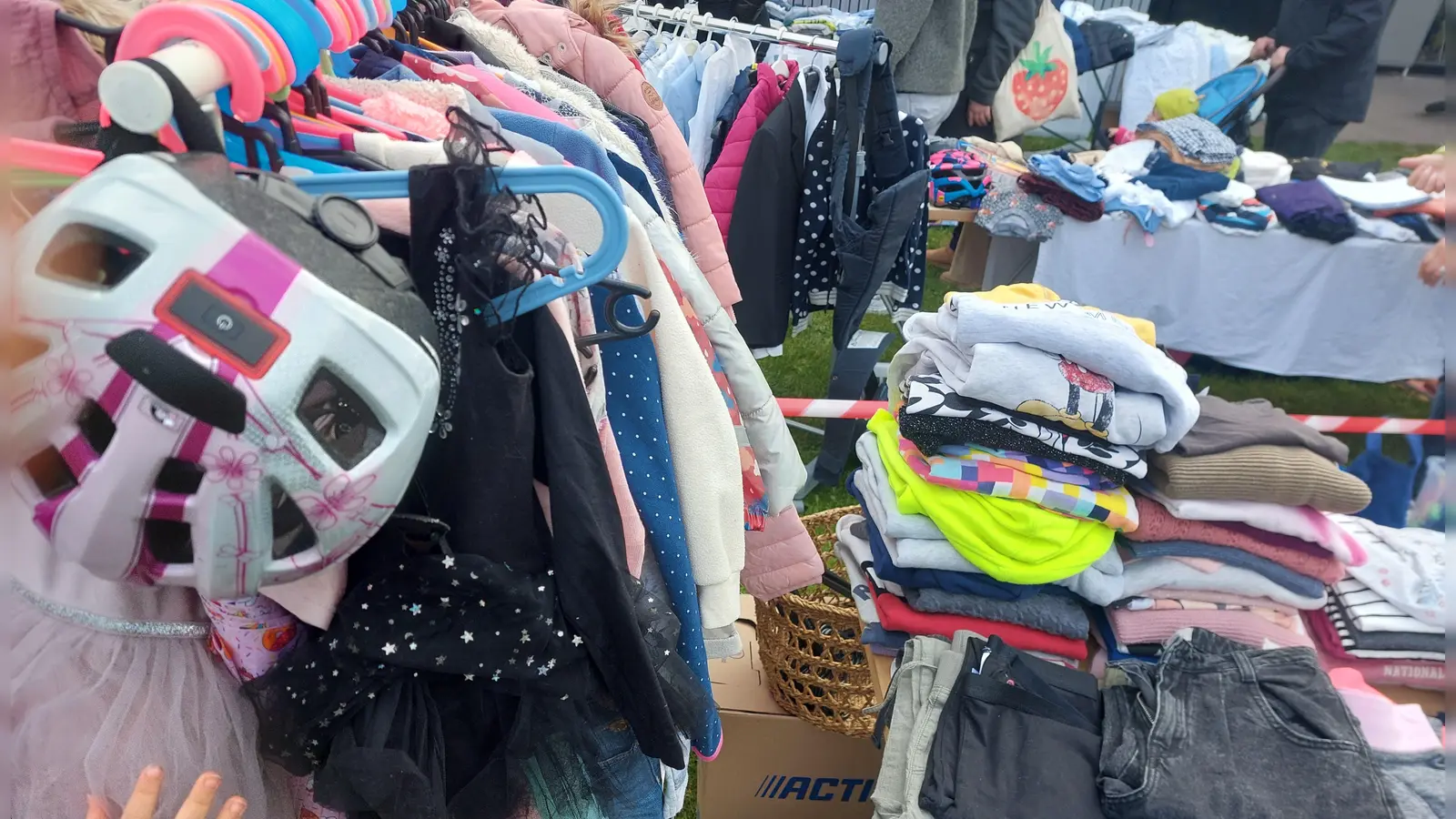 Vom Spielzeug über Bücher bis hin zu Bekleidung – beim Kinderflohmarkt wird es viel Auswahl geben.  (Symbolbild: bas)