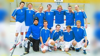 Die „Wikinger“ vom PSV München: (hinten v.l.) Olli Harju, Franz Mayer, Patrick Lundberg, Robert Pfaller, Jukka Sandelin, Johannes Dieringer, Goeran Wennerberg (Vorne v.l.) Thomas Doriath, Peter Hamm, Karsten Roscher, Love Lundin und Jonas Unger. (Foto: pi)