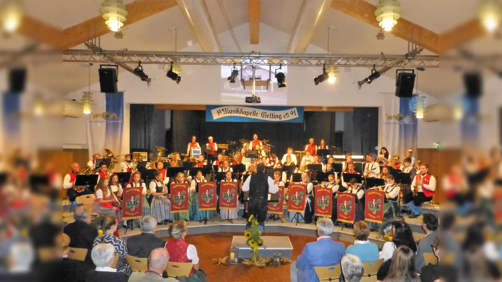 Die Dirigenten Günther Schuler junior und Christine Westermair haben ein abwechslungsreiches und anspruchsvolles Programm zusammengestellt. (Foto: VA)