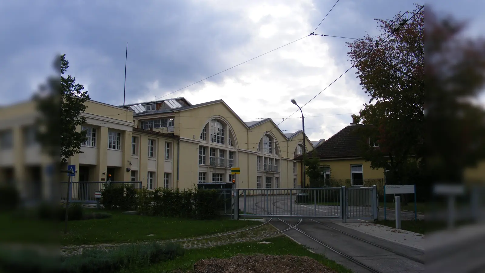 In einem Teil der denkmalgeschützten Trambahn-Hauptwerkstätte in der Ständlerstraße 20 befindet sich das MVG-Museum. (Foto: gemeinfrei)