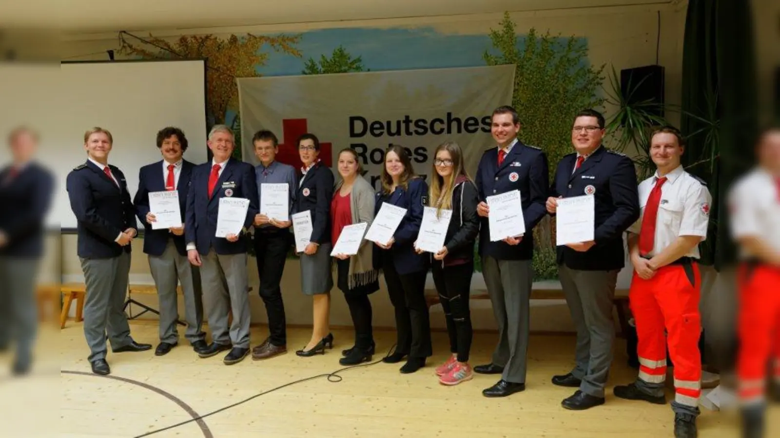 (Von links): Stv. Kreisbereitschaftsleiter Matthias Finke, Bernhard Zwilling, Dr. Paul Geschwendt, Dr. Wolfgang Schweiger, Dr. Christine Rauch, Nika Finke, Monika Huber, Lea Seifert, Dominik Heinrich, Maximilian Ostertag, Christian Prothiwa (Foto: dwu)