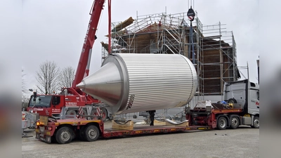 Damit auch im kommenden Jahr der Nachschub an den köstlichen Ayinger Bieren nicht ausgeht, wurden jetzt zusätzliche Lagertanks eingebaut. (Foto: Brauerei Aying/Claus Schunk)