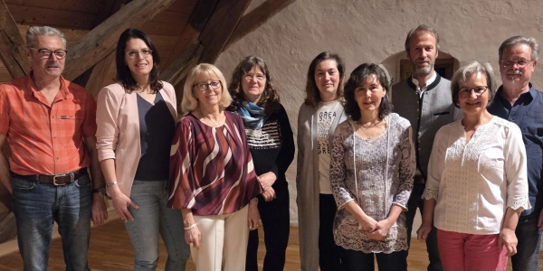 Kamen zur Jahreshauptversammlung des Gartenbauvereins GWE (v.l.): Werner Gruber (Vorsitzender Kreisverband Dachau), Christine Blatt, Evi Thätter, Daniela Tobler-Schäffler, Nicolette Tschan, Sabine Zohner (erste Vorsitzende, GartenbauvereinGWE), 2. Bürgermeister Matthias Osterauer, Karin Frank und Peter Frank.  (Foto: Gartenbauverein GWE)