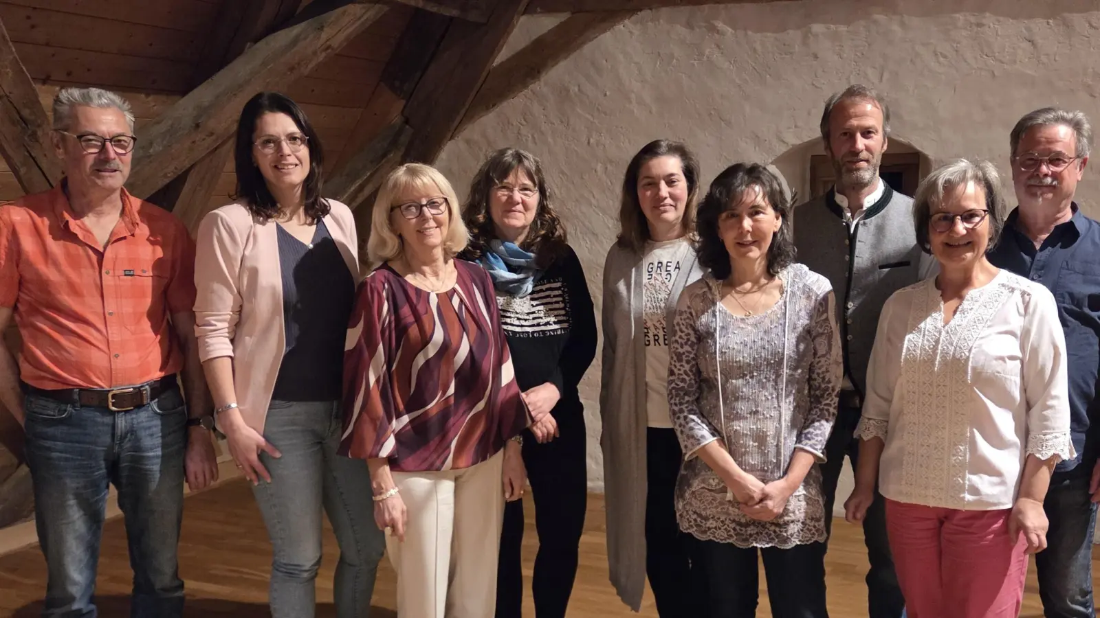 Kamen zur Jahreshauptversammlung des Gartenbauvereins GWE (v.l.): Werner Gruber (Vorsitzender Kreisverband Dachau), Christine Blatt, Evi Thätter, Daniela Tobler-Schäffler, Nicolette Tschan, Sabine Zohner (erste Vorsitzende, GartenbauvereinGWE), 2. Bürgermeister Matthias Osterauer, Karin Frank und Peter Frank.  (Foto: Gartenbauverein GWE)