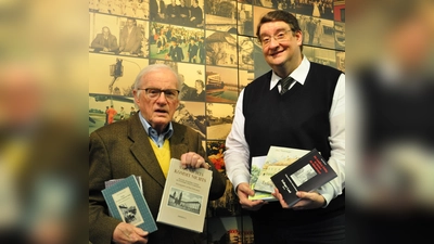 Referent Hans Niedermayer (links) mit Prof. Dr. Hans Otto Seitschek. (Foto: Museum Erding)