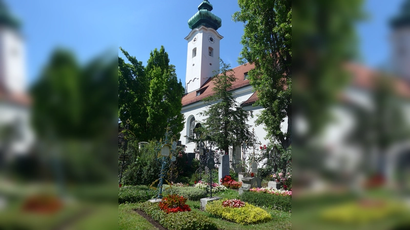 Der Bogenhauser Friedhof und St. Georg: Hier ruhen Persönlichkeiten wie Liesl Karlstadt oder Oskar Maria Graf. (Foto: Eva Lutz)
