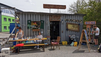 So ein Tauschcontainer, wie er am Weidegrund 1 in Gröbenzell steht, könnte demnächst auch am Laimer Anger postiert werden. (Foto: Julia Schnell)