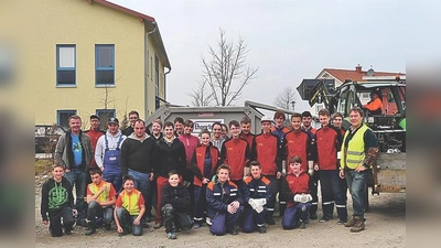 35 Helfer sorgten dafür, dass die Natur vom Unrat und Hausmüll befreit wurde.	 (Foto: Vereinskartell)