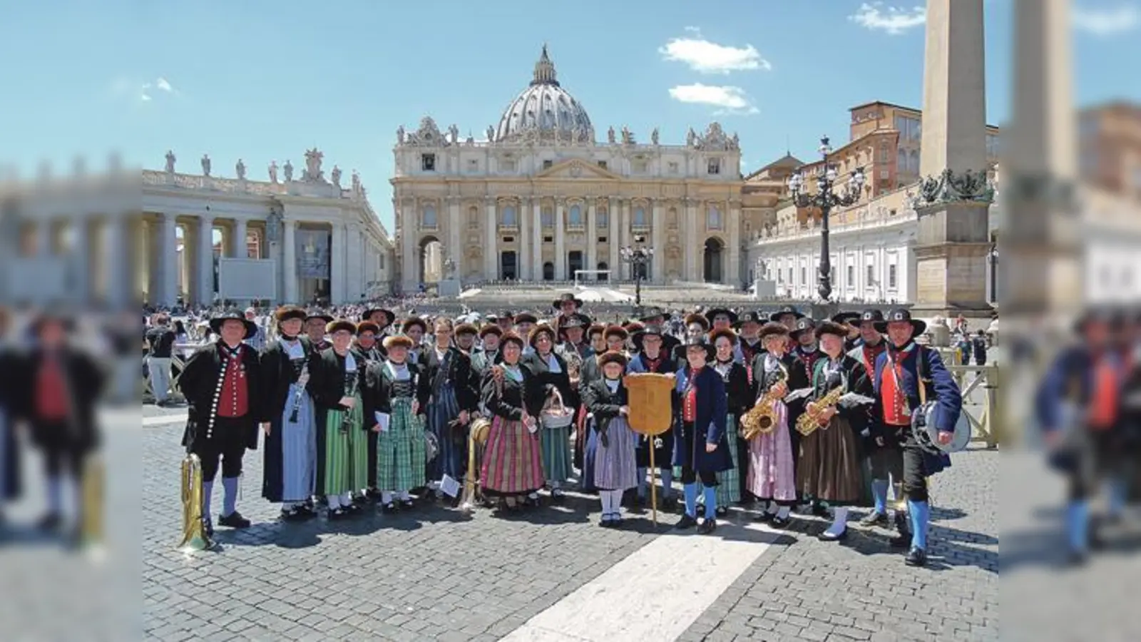 Die Reisegruppe der Musikkapelle Gelting auf dem Petersplatz im Vatikan.	 (Foto: Verein)