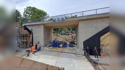 Die Brücke in Gauting wurde erfolgreich eingeschoben. (Foto:  Deutsche Bahn AG )
