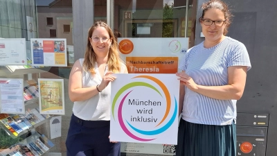 Julia Achtner (links) und Louisa Pehle vor dem Treff Theresia. (Foto: pr)