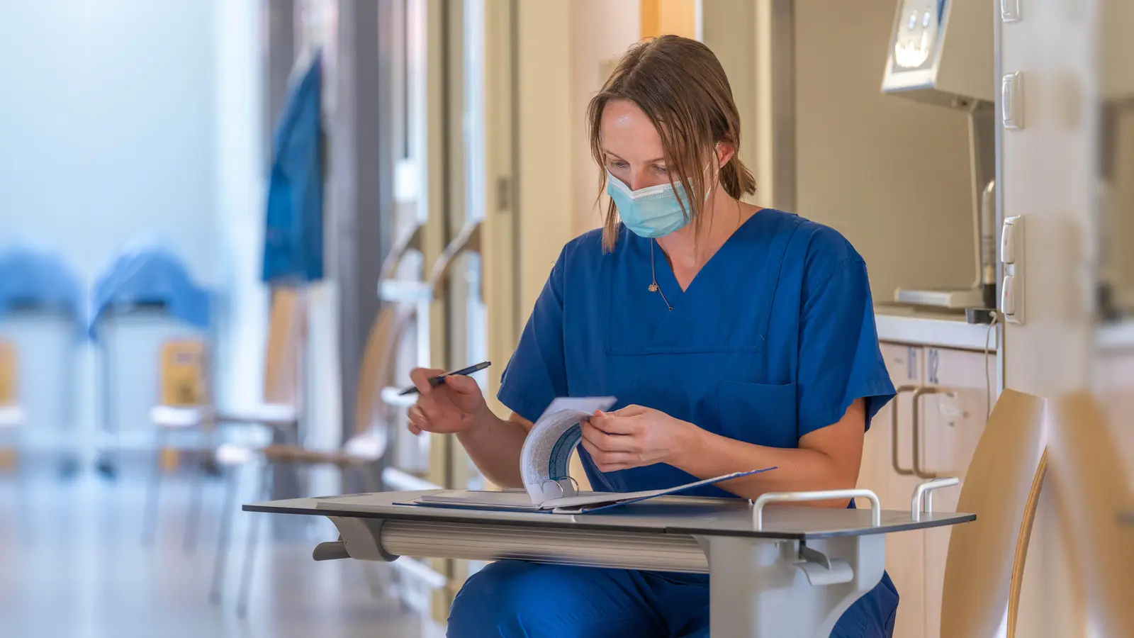 Marina Ufelmann ist Fachkrankenschwester für Anästhesie- und Intensivpflege. Als Praxisanleiterin bildet sie Kollegen für diesen Beruf fort. (Foto: argum/ Klinikum rechts der Isar)
