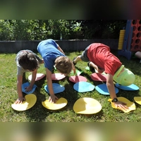 Der Spielbus hat jede Menge kostenlose Spiel-, Bewegungs- und Spaßangebote für Kinder im Gepäck. (Foto: Echo e.V.)