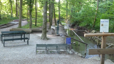 Drei Kneipp-Anlagen wurden um Armbecken mit Schwengelpumpen erweitert. (Foto: Kneipp-Verein Weilheim-Pfaffenwinkel)