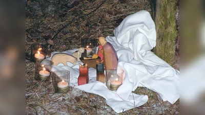 Bei der Waldweihnacht wird eine besondere Atmos-phäre geboten.	 (Foto: Uli Seegenschmiedt)