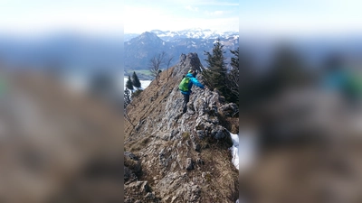 Auf dem Grat der Wasserwand ist Trittsicherheit sicherlich nicht verkehrt. (Foto: Stefan Dohl)