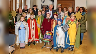 Die Sternsinger wurden von Münchens Oberbürgermeister Dieter Reiter im Rathaus empfangen.<br> (Foto: Michael Nagy)