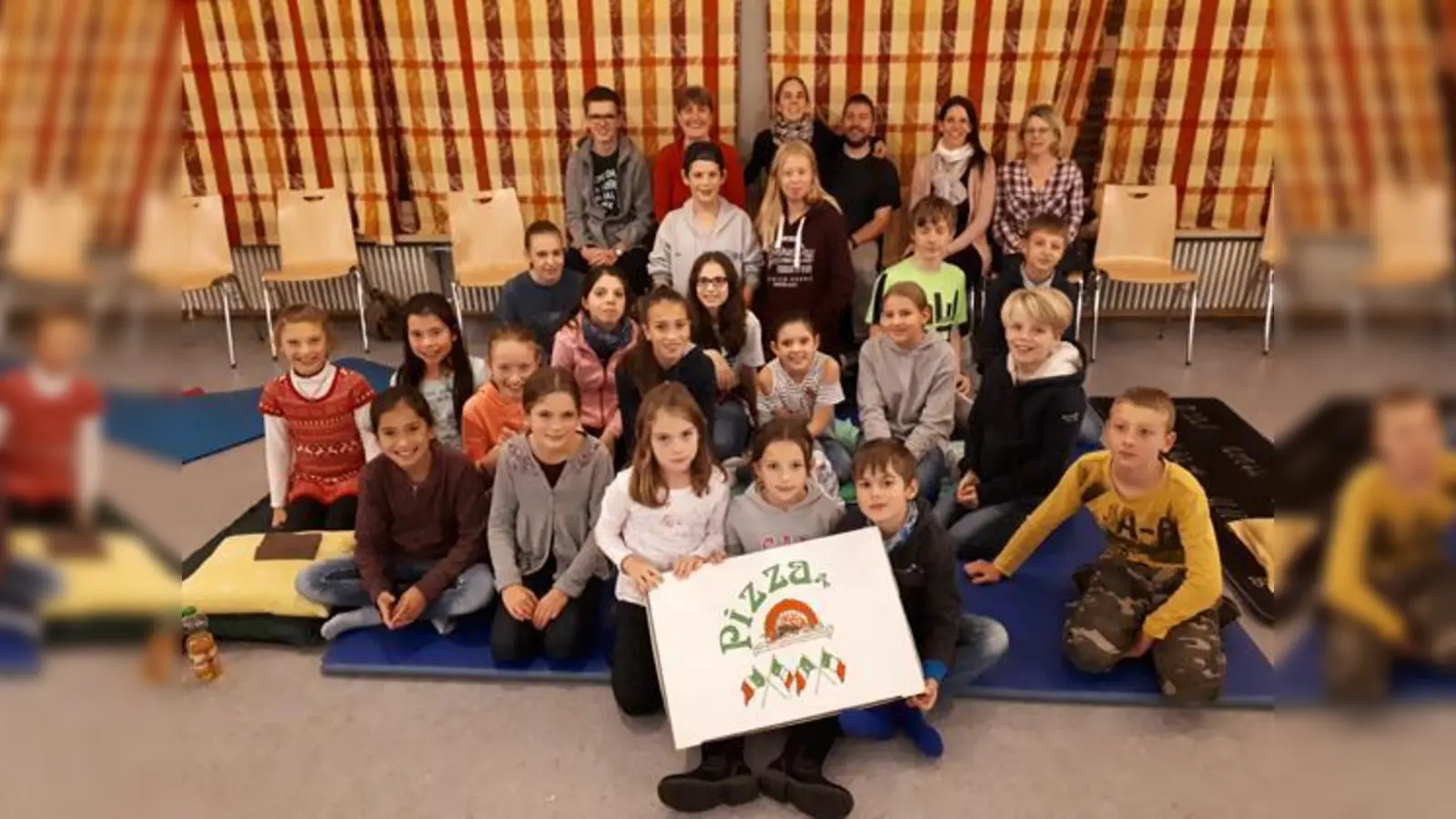 Als Dankeschön für die Feldkirchner Sternsinger gab es heuer einen Kinoabend mit viel Pizza.  (Foto: VA)