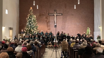 Die fröhliche, gnadenbringende Weihnachtszeit besang der Chor. (Foto: CGUG)