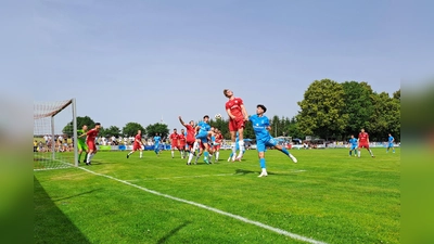 Hitzeschlacht: Jubiläumsspiel in Sulzemoos. (Foto: M. Forster)