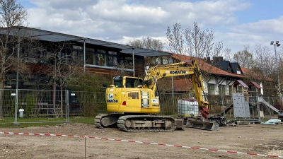 Um die Schule entstehen ein Klimawäldchen und viel Platz zum Spielen. Das Ende der Arbeiten ist für Ende 2025 geplant. (Foto: Ulrike Seiffert)