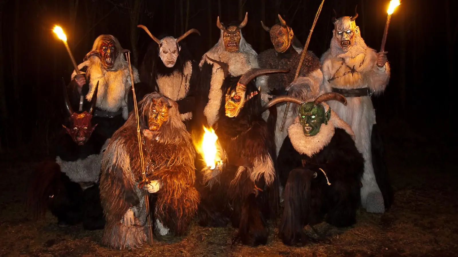 D' Boch-Peachtn sind ab dem 27. Dezember wieder unterwegs im Hachinger Tal. Angst braucht man aber vor den gruseligen Gesellen keine haben. (Foto: Boch-Perchten)