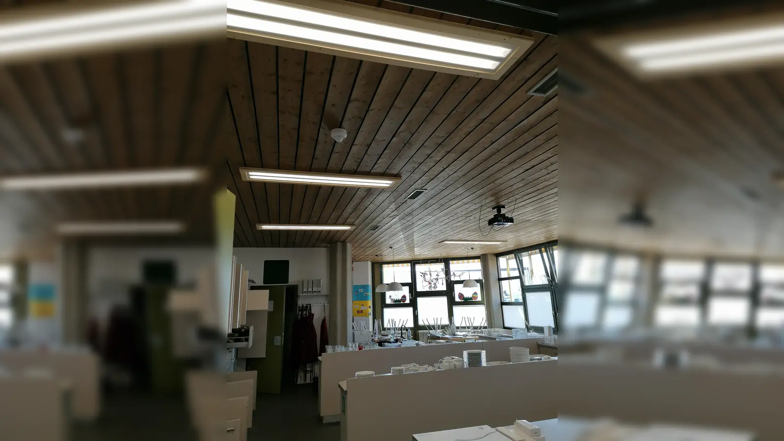 Ab sofort gibt es eine LED-Beleuchtung in der Katharina-Fischer-Schule. (Foto: LRA Erding)