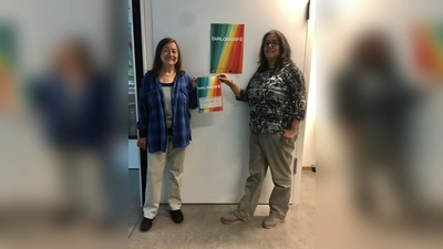 Christiane Kemper (l.) und Sara Béltran freuen sich, dass das Dialogcafé im Guardini90 wieder startet. (Foto: Guardini90)