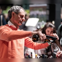 Zahlreiche Aussteller bieten ihre Weine auf der Weinmesse an. (Foto: Vinessio)