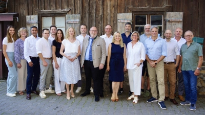 Bürgermeister Dr. Stefan Straßmair will es nochmal wissen. Ihm zu Seite stehen die Kandidaten der CSU für die Gemeinderatswahl.  (Foto: CSU Hohenbrunn)