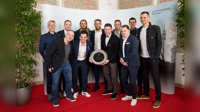 Große Ehre für die Bavaria Beach Bazis beim der Sportlerehrung im Alten Rathaus. (Foto: Tobias Hase / LHM RBS)